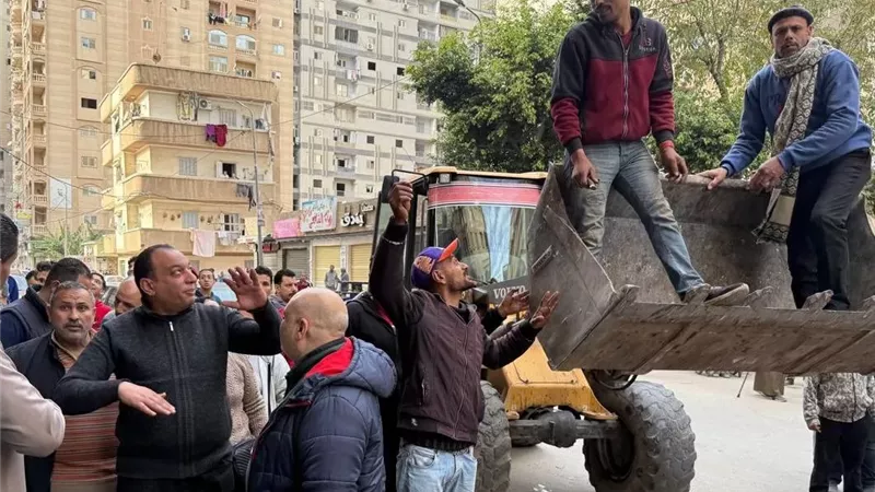 ازالة الوصلات الكهربائية وشبكات الاضائة المخالفة بالمنتزة