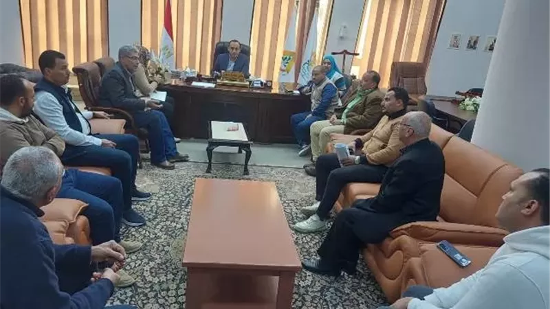 رئيس جهاز الفيوم الجديد يعلن نتائج اجتماعه مع سكان المدينة.. بالصور