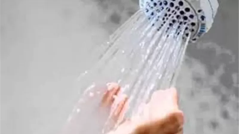هل تبطل الطهارة بترك الموالاة في الغسل؟
