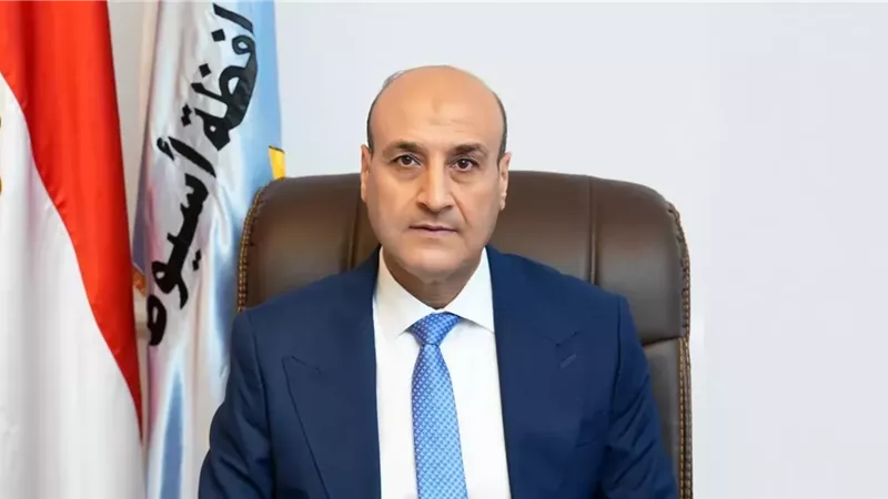محافظ أسيوط يشدد على تطبيق قرار إغلاق المحلات الساعة 9 مساءً