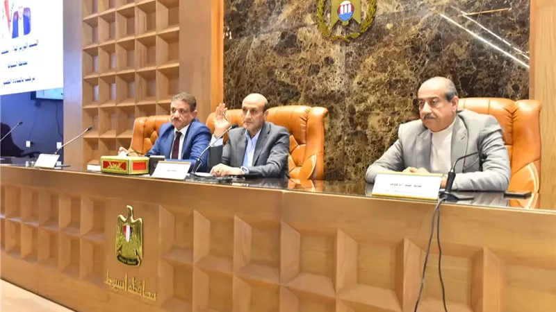 محافظ أسيوط يتابع ملفات تقنين أراضي الدولة والتصالح
