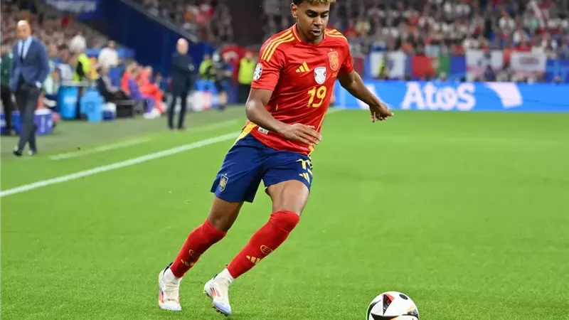 برشلونة يطالب منتخب إسبانيا بإعفاء يامال من اللعب أمام الفراعنة