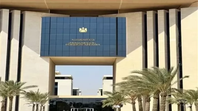 الخارجية تنجح في إعادة 10 جثامين و319 مواطناً من الكويت إلى القاهرة