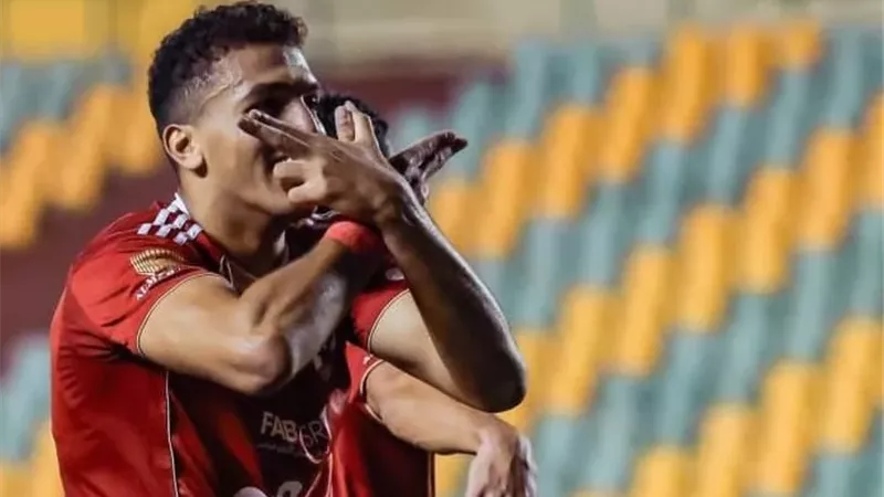 ياسين مرعى يقترب من قيادة دفاع الأهلي امام سيراميكا في الدوري