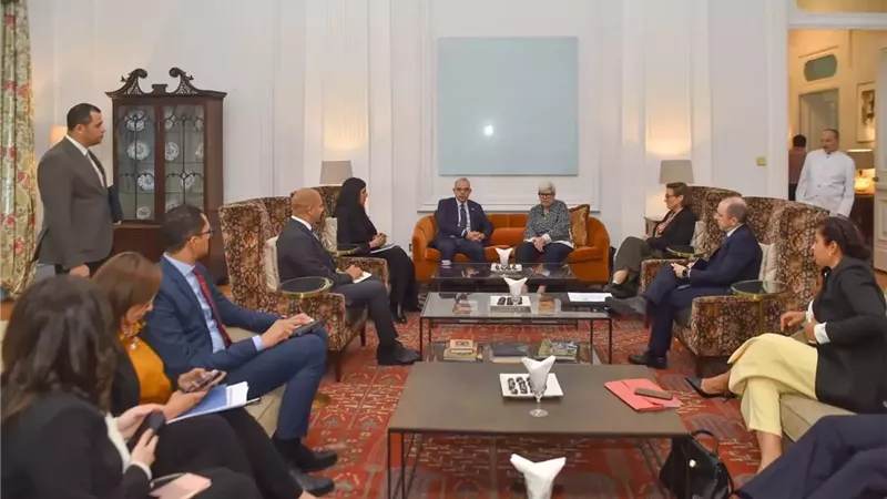 وزير الاستثمار يبحث مع ممثلة المملكة المتحدة للمناخ تعزيز الاستثمارات الخضراء