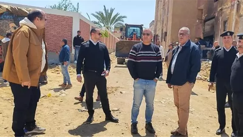جهاز بدر يعلن الحرب على الباعة الجائلين والعشوائيات بالزلزال.. فيديو