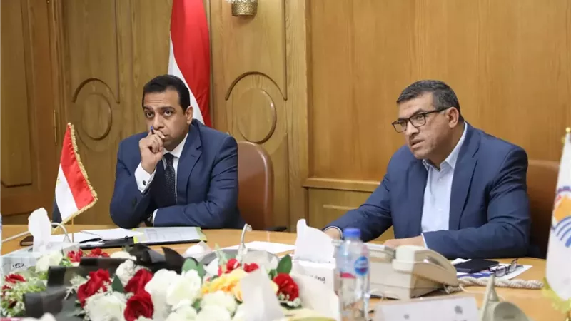 محافظ قنا يلتقي الجمعيات الأهلية لتطوير منظومة المخلفات الصلبة