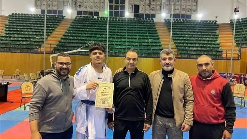 مكي يهنئ أحمد عبدالمعطي لفوزه ببطولة الجمهورية للكاراتيه