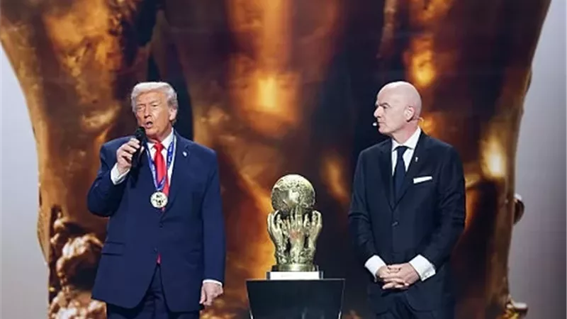 إنفانتينو: فيفا يريد ضمان مشاركة إيران في كأس العالم