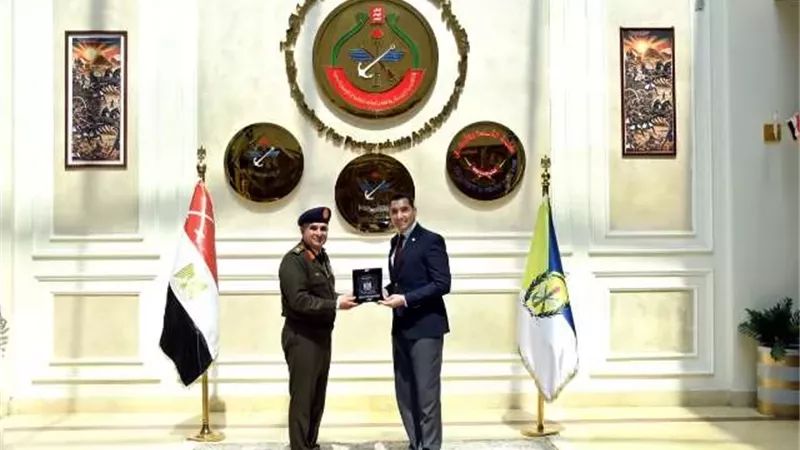 القوات المسلحة تنظم زيارة لوفد من شباب الوطن للأكاديمية العسكرية
