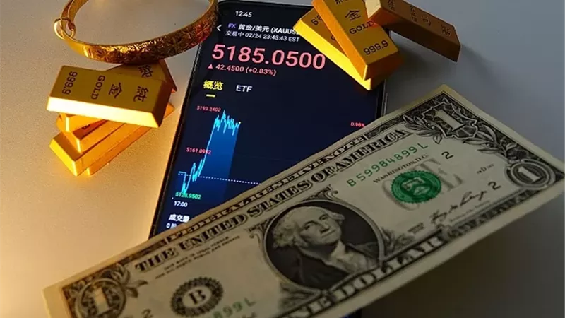 الذهب يقفز لأعلى مستوى في أسبوعين بدعم تراجع الدولار