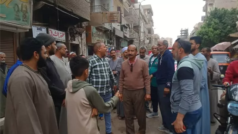 رئيس مدينة أبو قرقاص يقود حملة لإزالة الإشغالات بالشوارع والطرق