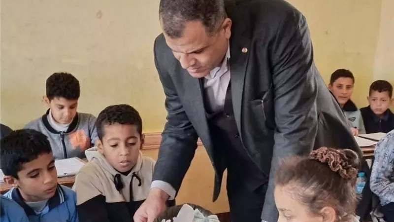 مدير تعليم دمياط يتفقدمدارس كفر البطيخ