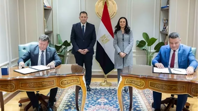 توقيع عقد اتفاق بشأن الانتفاع بقطعة أرض بناحية مدينة رأس البر