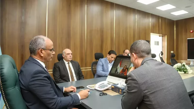 محافظ كفرالشيخ يشارك بالفيديو في اجتماع 