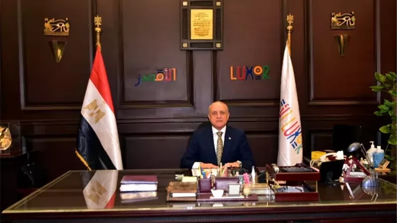 محافظ الأقصر يجرى حركة تغييرات محدودة لرؤساء الأحياء بالمدينة