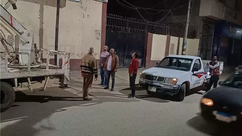 رصد اللافتات الإعلانية وإزالة المخالفة بنطاق محافظة المنيا