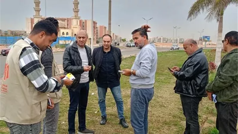 رئيس جهاز الشروق يكشف عن أحدث أعمال الزراعة والتجميل بالمدينة.. صور