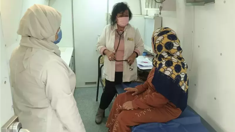 تقديم 2964 خدمة طبية مجانية والكشف على 6643 حالة ضمن قوافل المنيا
