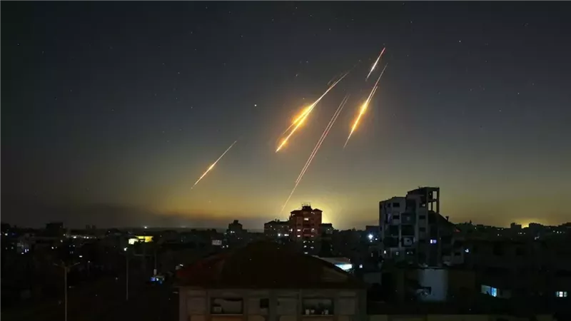 الإسعاف الإسرائيلي:إصابة شخص جراء القصف الإيراني على وسط إسرائيل