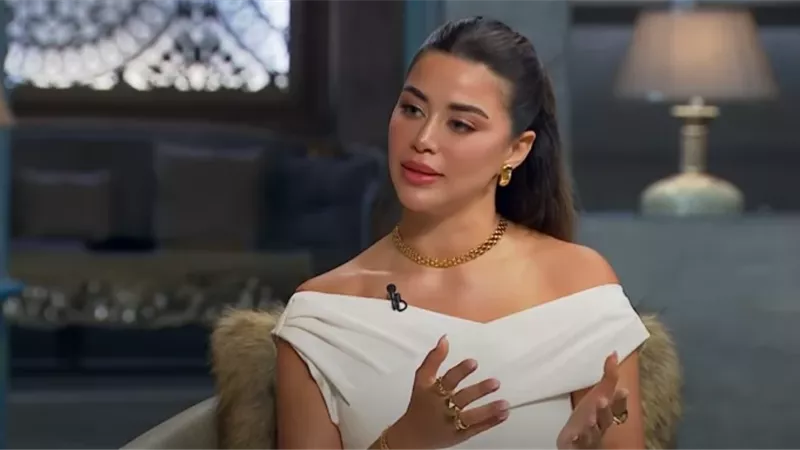 يارا السكري تشارك جمهورها فيديو من أمام الكعبة