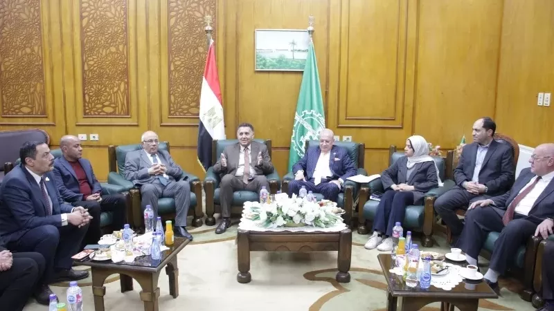 محافظ القليوبية يبحث تطوير النقل والطرق مع أعضاء مجلس النواب ويؤكد: المواطن أولاً