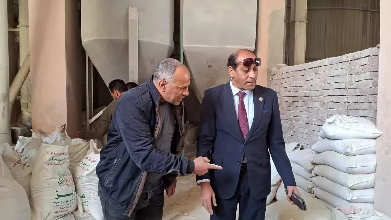 تموين القليوبية تضبط 26 طن فول و210 علب تونة مجهولة المصدر ببنها