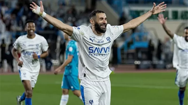 الهلال يكشف سبب استبعاد بنزيما من مواجهة التعاون بدوري روشن