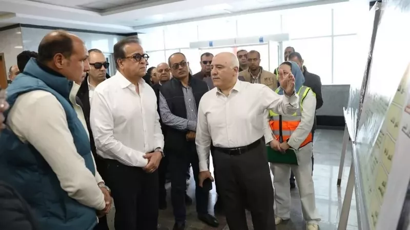 وزير الصحة يتفقد مستشفى العبور العام بنسبة إنجاز 99% لخدمة مليون مواطن