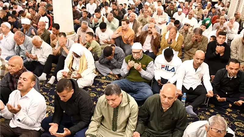 بيان حكم صلاة تحية المسجد أثناء خطبة الجمعة