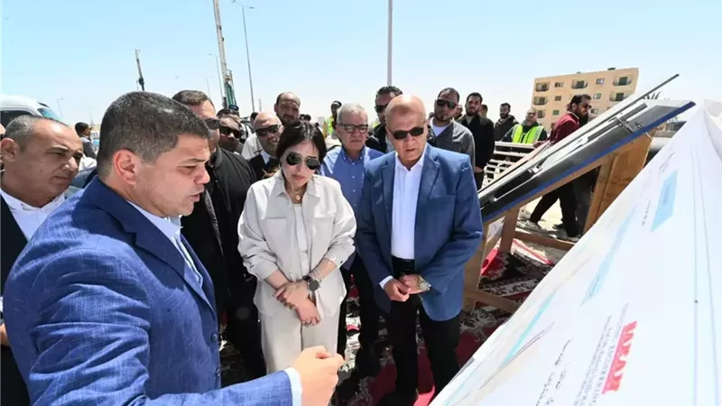 وزيرة الإسكان تتفقد مشروعات البحيرات الجنوبية 