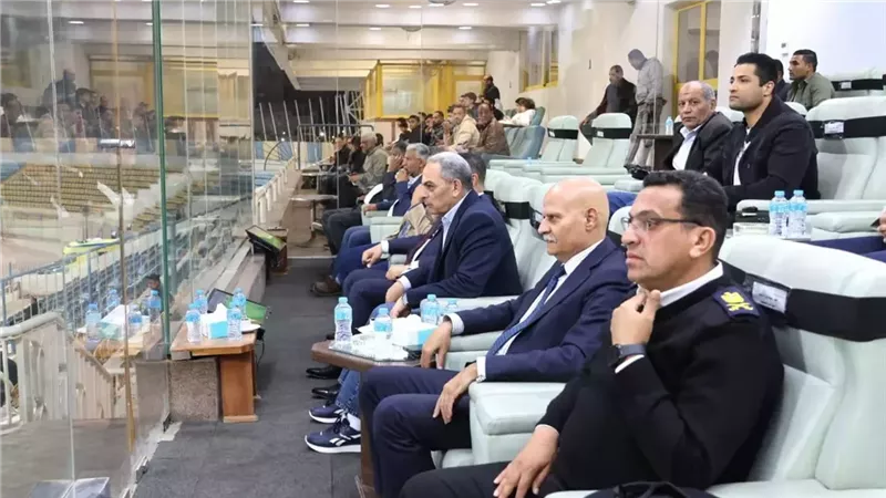 محافظ الإسماعيلية يشهد مباراة الدراويش وطلائع الجيش