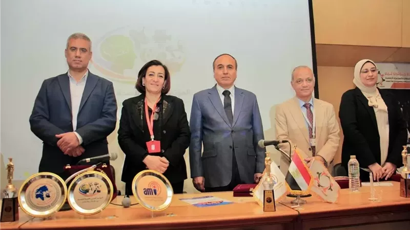 تكريم عبد المحسن سلامة وسامح محروس في مؤتمر الصحة النفسية والذكاء الاصطناعي