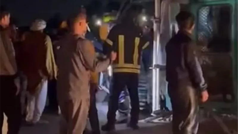انقلاب سيارة نقل محملة بأنابيب البوتاجاز بطريق طنطا