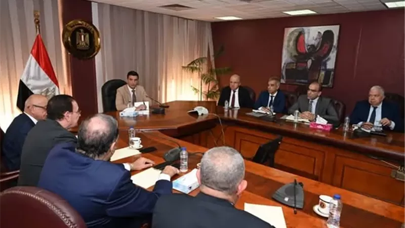 اجتماع وزاري مع اتحاد الصناعات لتعزيز الاستفادة من الخامات المحلية