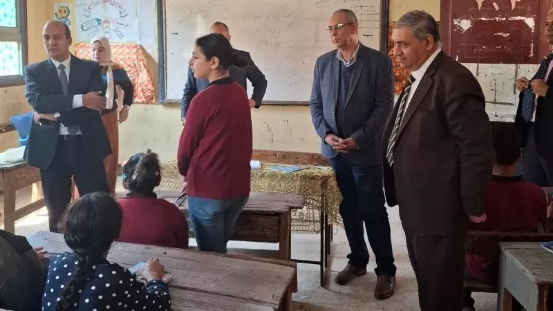 مدير تعليم القليوبية يتابع تنمية مهارات اللغة العربية بمدرسة طه حسين الابتدائية