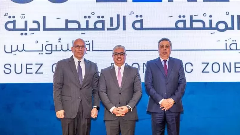 رئيس اقتصادية قناة السويس يتفقد أبرز مشروعات المنطقة الشمالية
