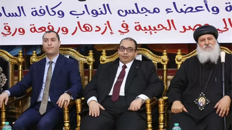 مكى يشهد الاحتفال بعيد القيامة المجيد بكنيسة الشهيدة دميانة
