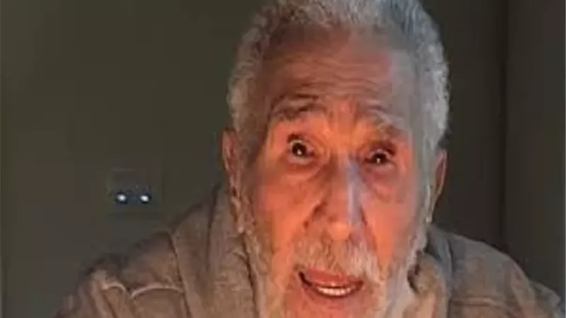 نجل عبدالرحمن أبو زهرة يكشف آخر تطورات الحالة الصحية لوالده