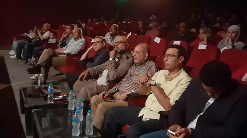 زخم كبير مهرجان مسرح الجنوب يجذب جمهور قنا..صور