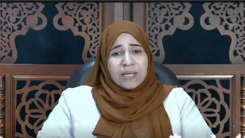 أقرأ دومًا التشهد الأوسط كاملًا فهل تبطل صلاتي؟