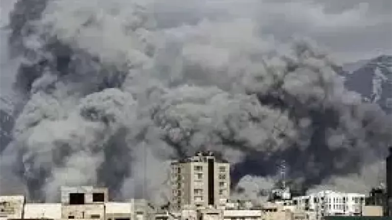 التليفزيون الإيراني: قصف أمريكي على مناطق واسعة بطهران