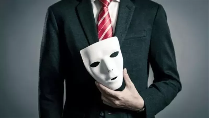 ما هى عقوبة انتحال الصفة؟