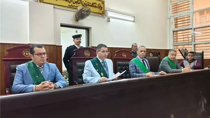 ١٣٤خاتم مزور بحوزة مهندس المنيا