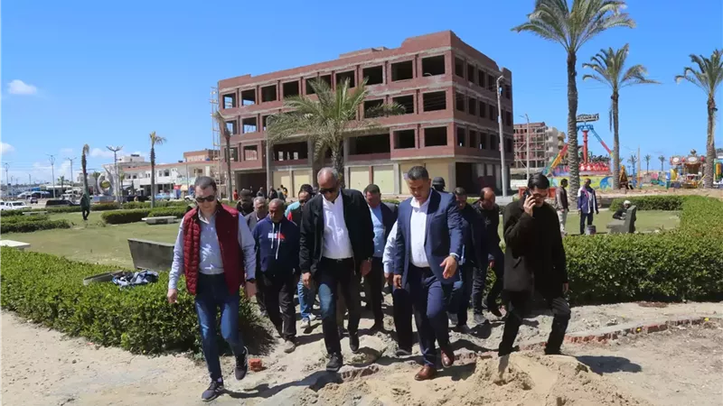 محافظ كفرالشيخ يتفقد مشروع المول التجاري والترفيهي بمصيف بلطيم