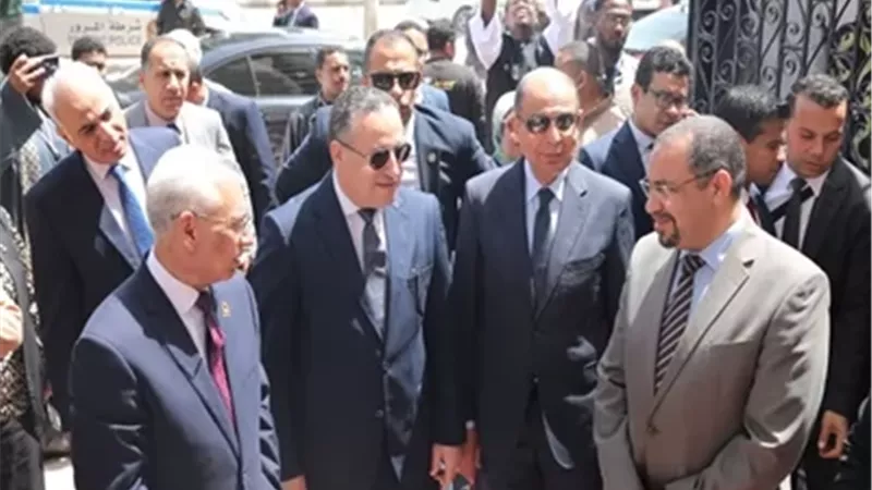 وزير التعليم العالي يفتتح عددًا من المشروعات التعليمية بجامعة المنيا