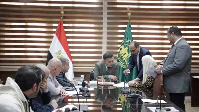 محافظ القليوبية يستجيب لشكاوى المواطنين ويوفر وظائف وعلاجاً عاجلاً ودعماً إنسانياً