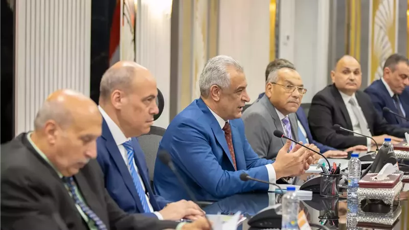 تعاون بين 