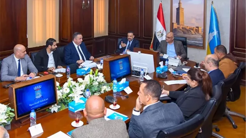 محافظ الإسكندرية ومجاهد يجتمعان مع رئيس نادى الاتحاد والكاس وفؤاد