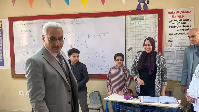 وكيل تعليم القاهرة يواصل جولاته الميدانية بمدارس غرب مدينة نصر